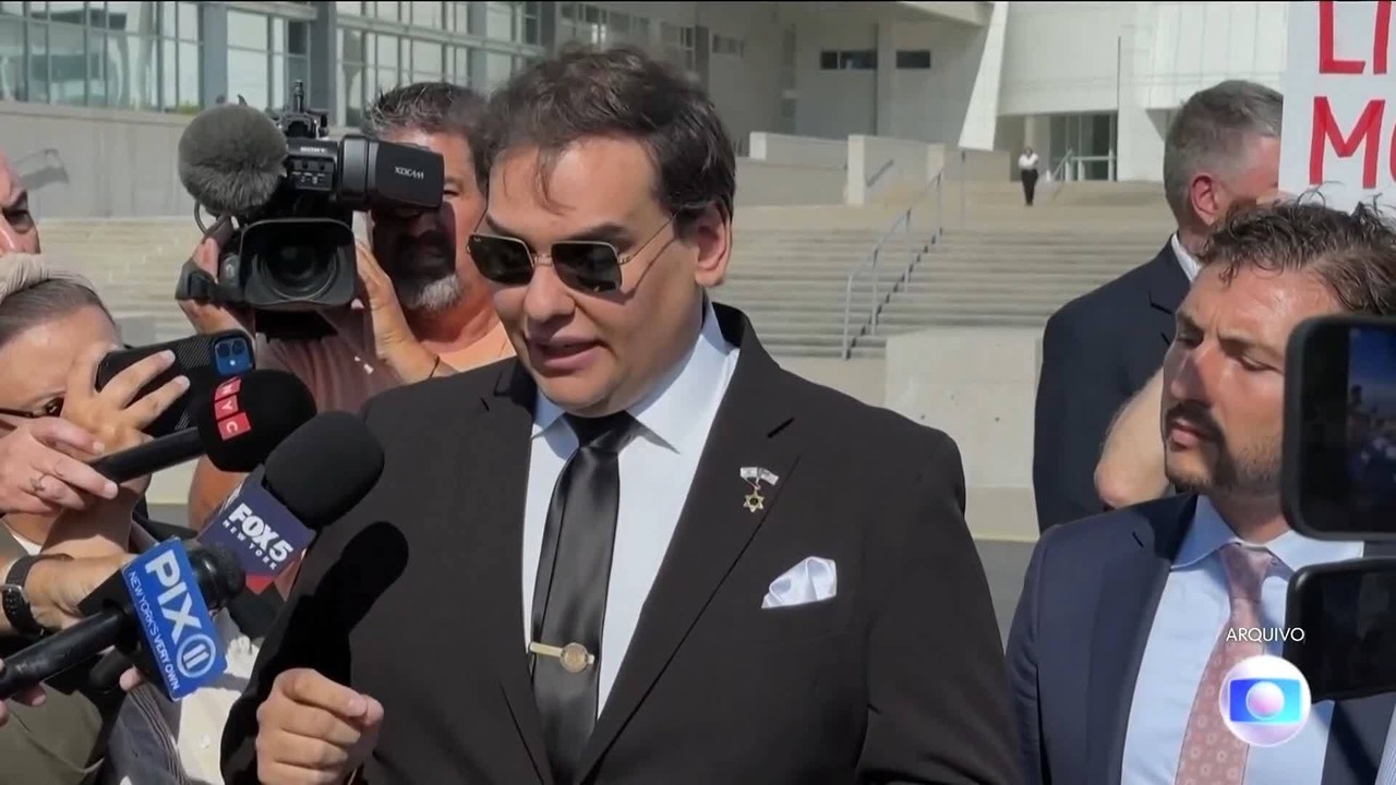 Ex-deputado dos EUA George Santos é preso para cumprir pena de 7 anos por fraude
