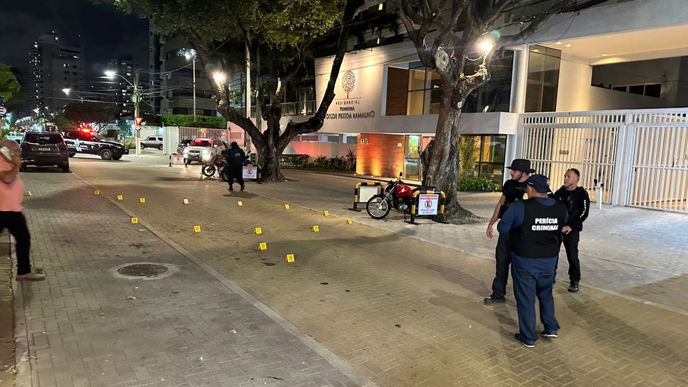 Ex-prefeito de cidade do interior do RN e outras duas pessoas são baleadas no Largo do Atheneu, em Natal — Foto: Kléber Teixeira/Inter TV Cabugi