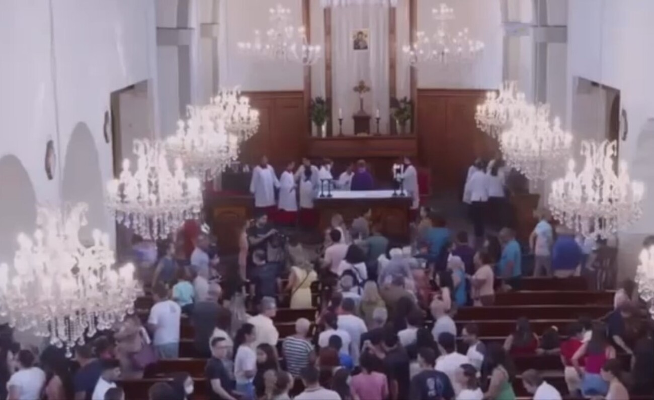 VÍDEO: padre interrompe missa após fiel confundir fogos de casamento com bomba e chamar a polícia em MS