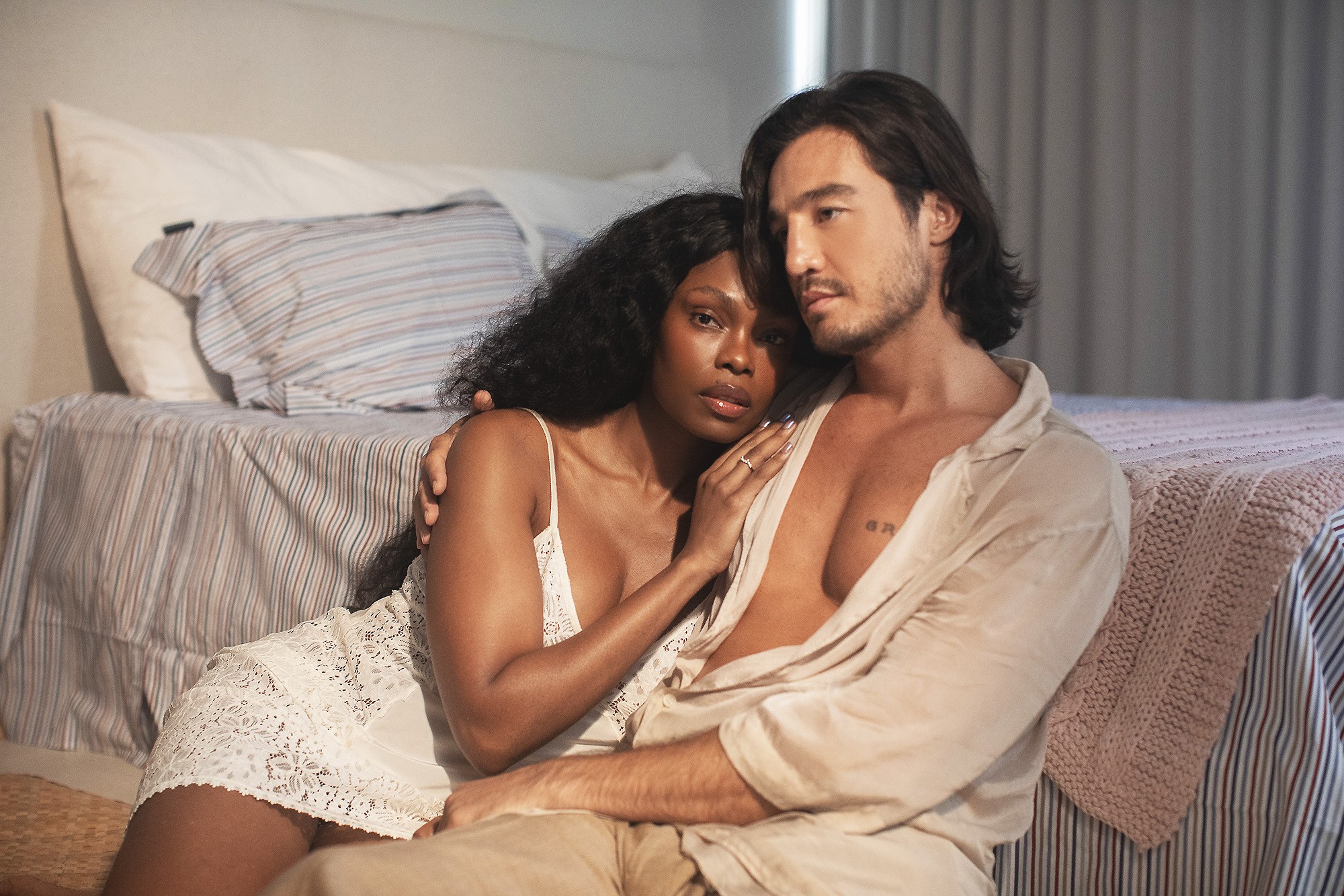 Xenia França expia dor de cotovelo de Herbert Vianna em duo com Tiago Iorc