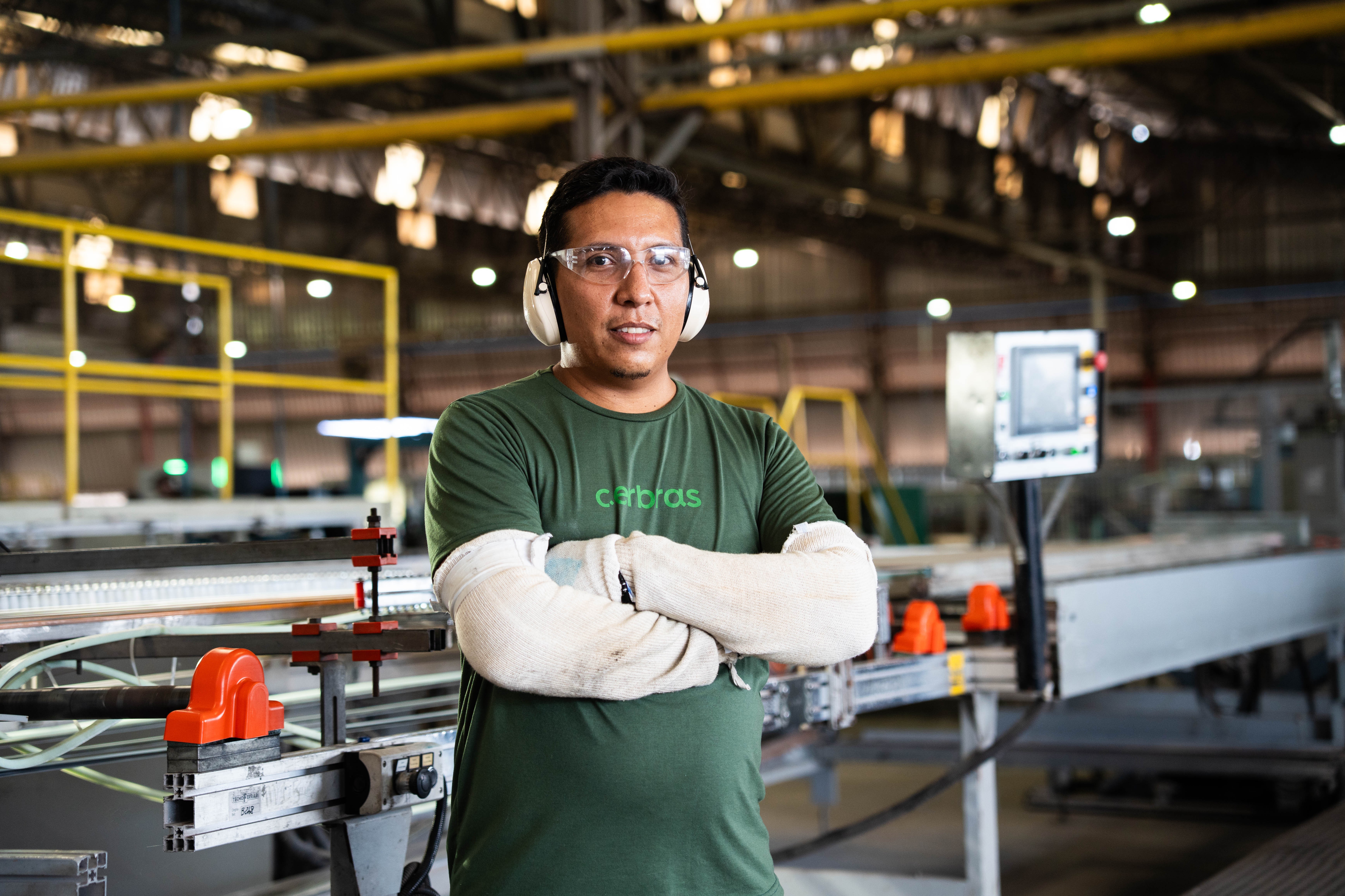 Empresa faz mutirão de emprego com contratação imediata para auxiliar de produção na Grande Fortaleza