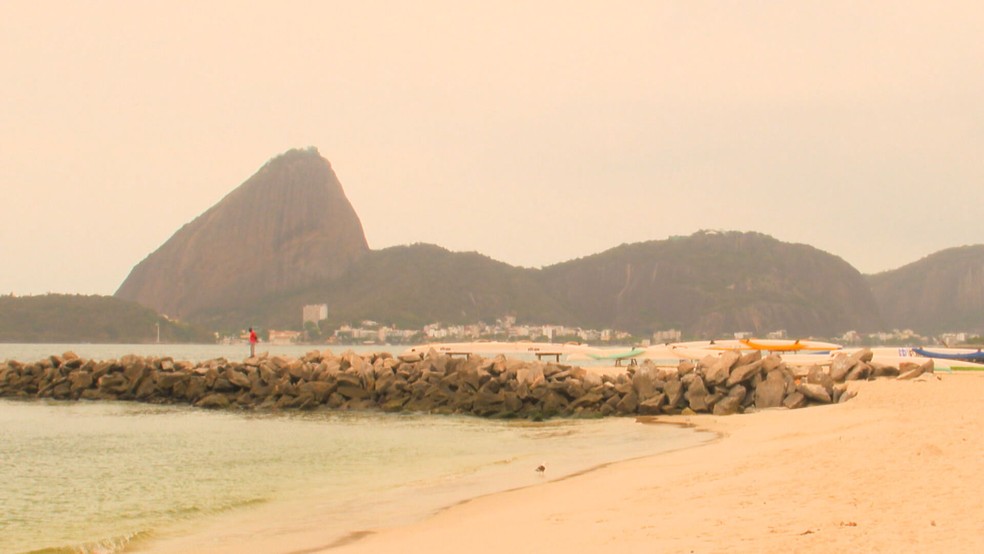 Pequena faixa de areia tem visão para o Pão de Açúcar — Foto: Reprodução/TV Globo