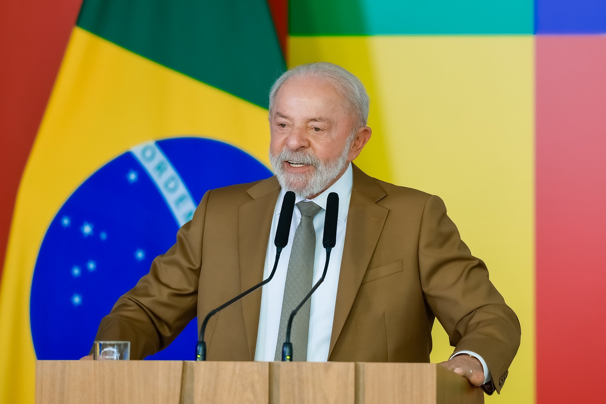 Lula diz que preço do combustível subiu porque 'tem gente que gosta de tirar proveito da desgraça'