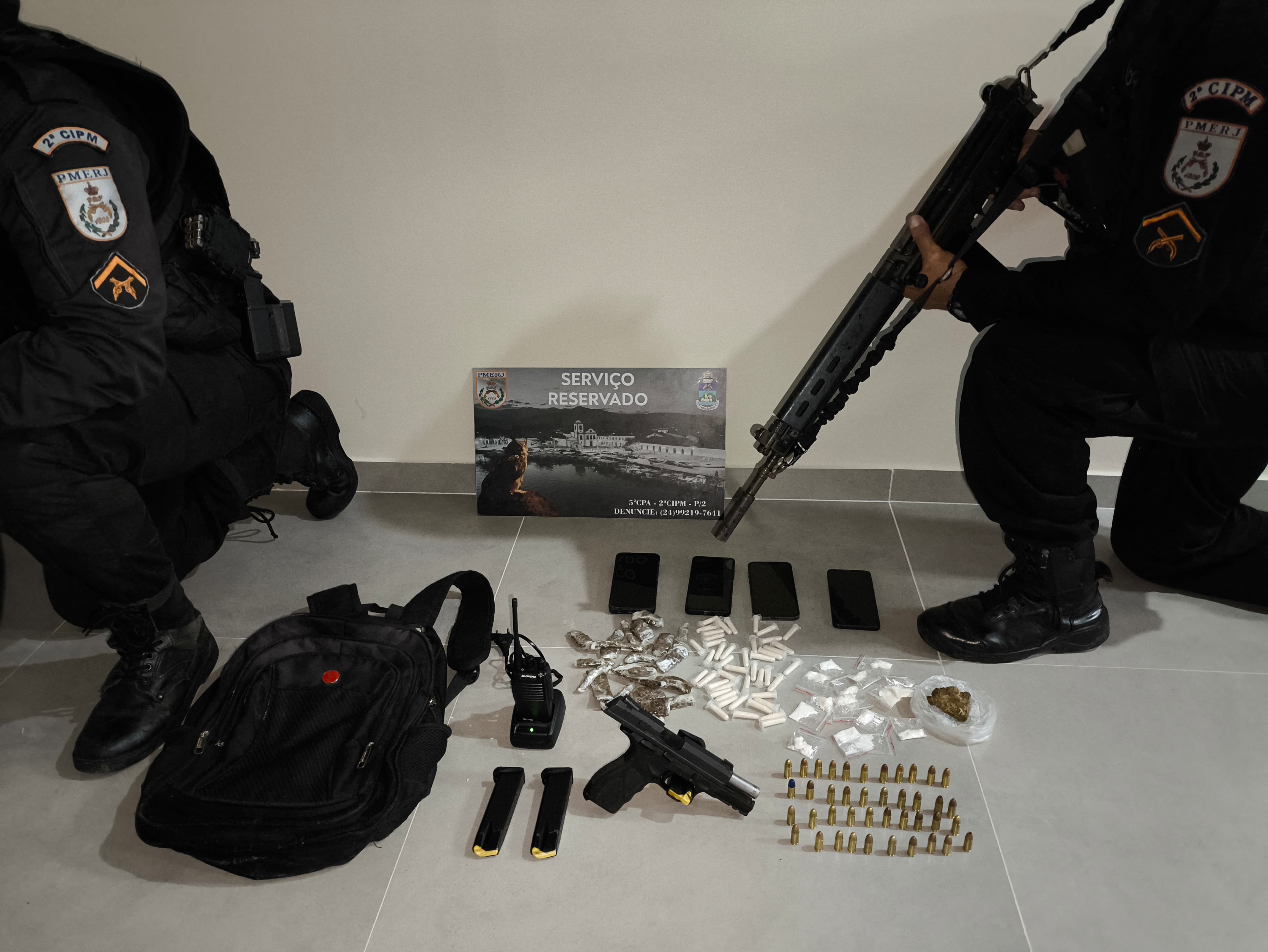 Jovem é preso por porte ilegal de armas em Paraty