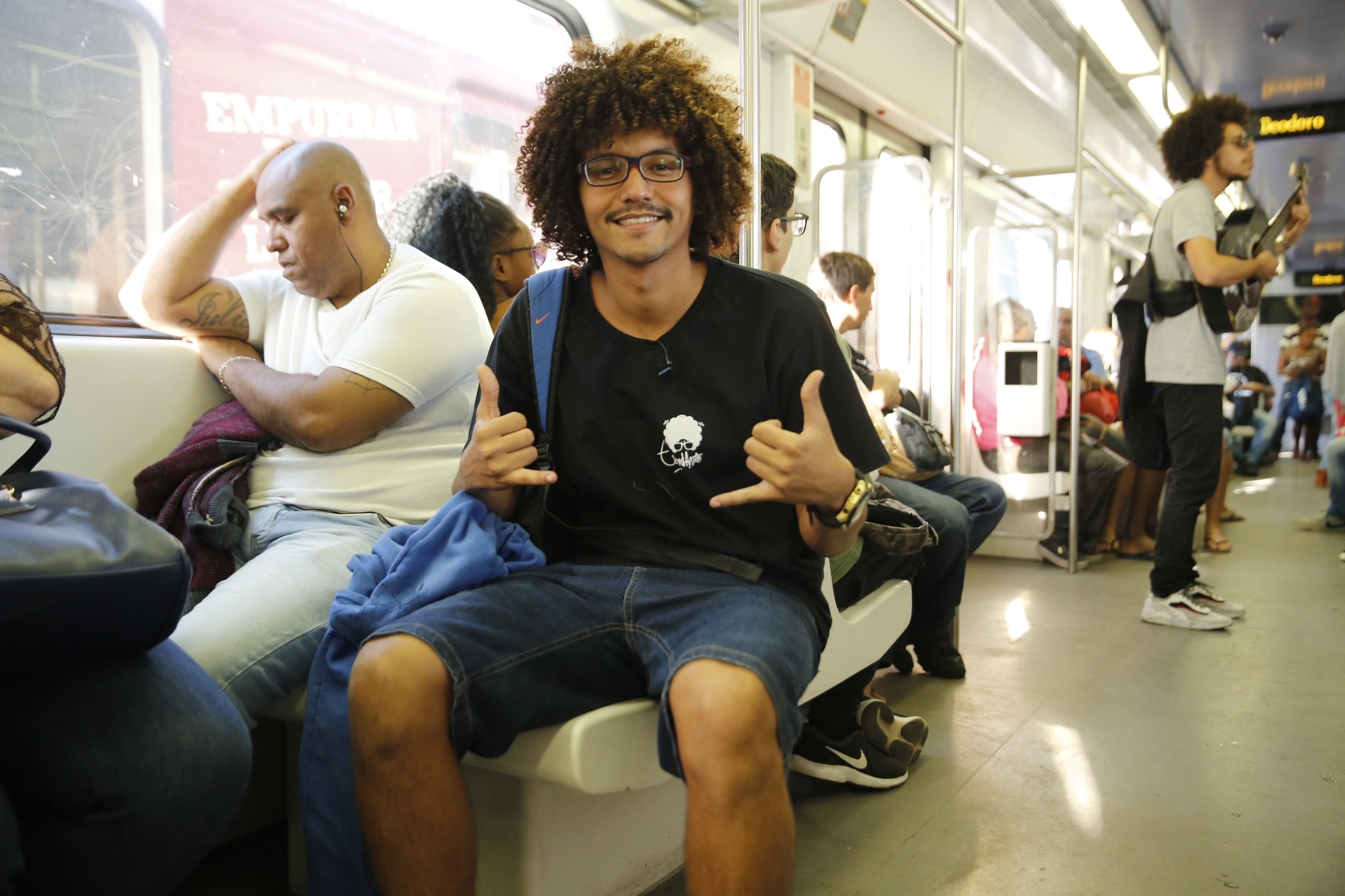 Ex-namorada denuncia MC Estudante por agressões e ameaças