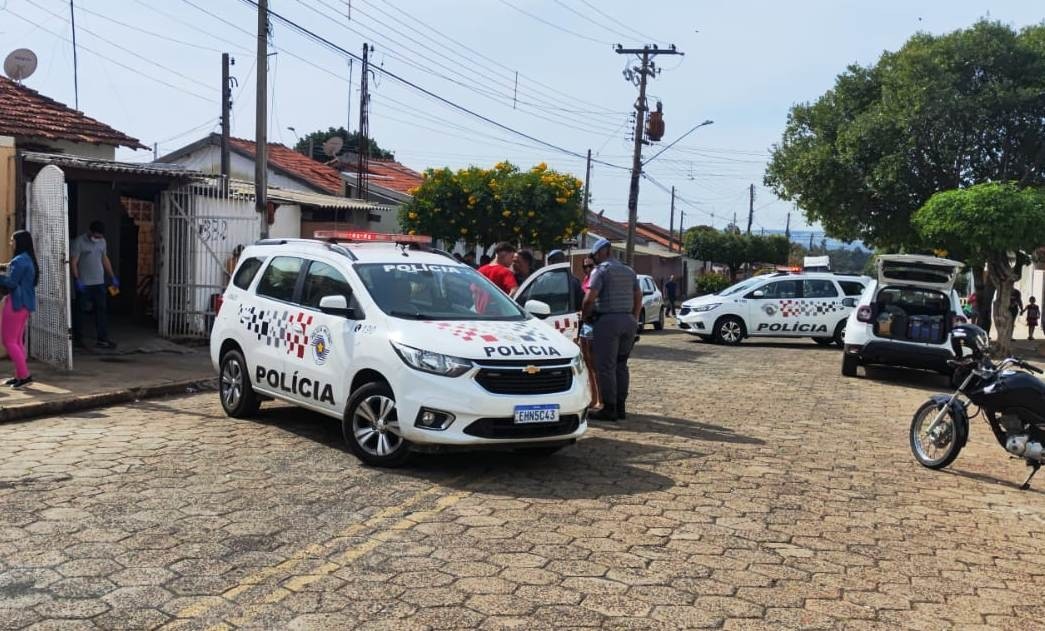 Mulher é morta a facadas no interior de SP