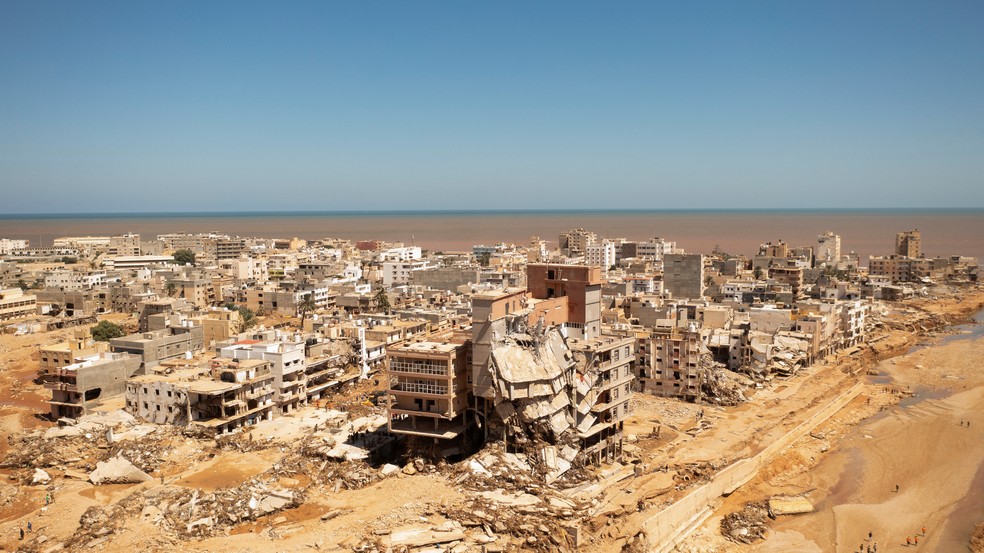 Visão aérea mostra a destruição na cidade de Derna, na Líbia, em 14 de setembro de 2023 — Foto: Ayman Al-Sahili/REUTERS