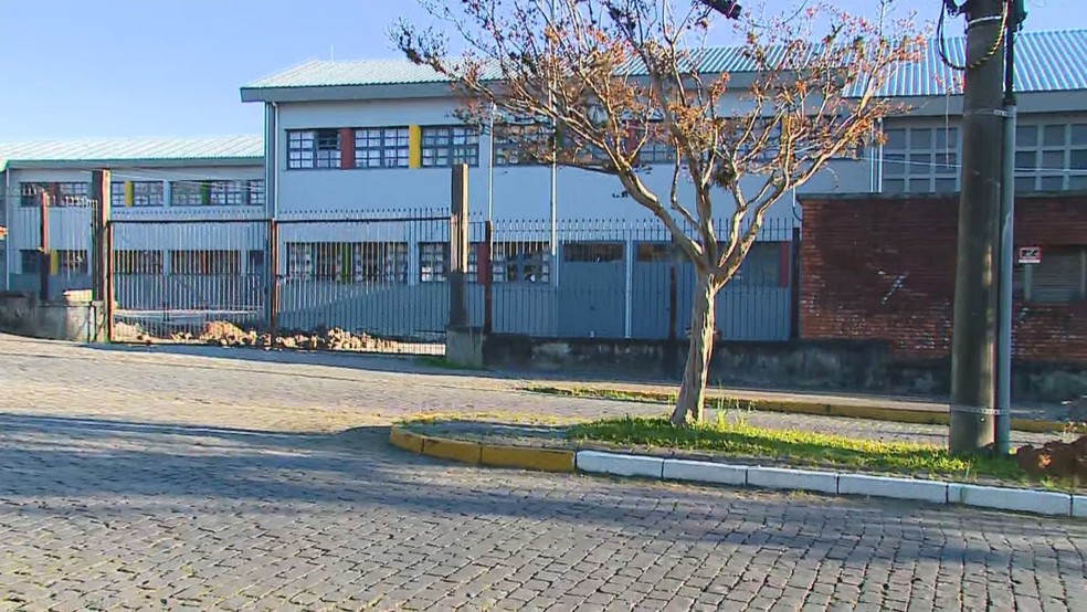 Instituto Estadual de Educação Cristóvão de Mendoza, em Caxias do Sul — Foto: Reprodução/RBS TV