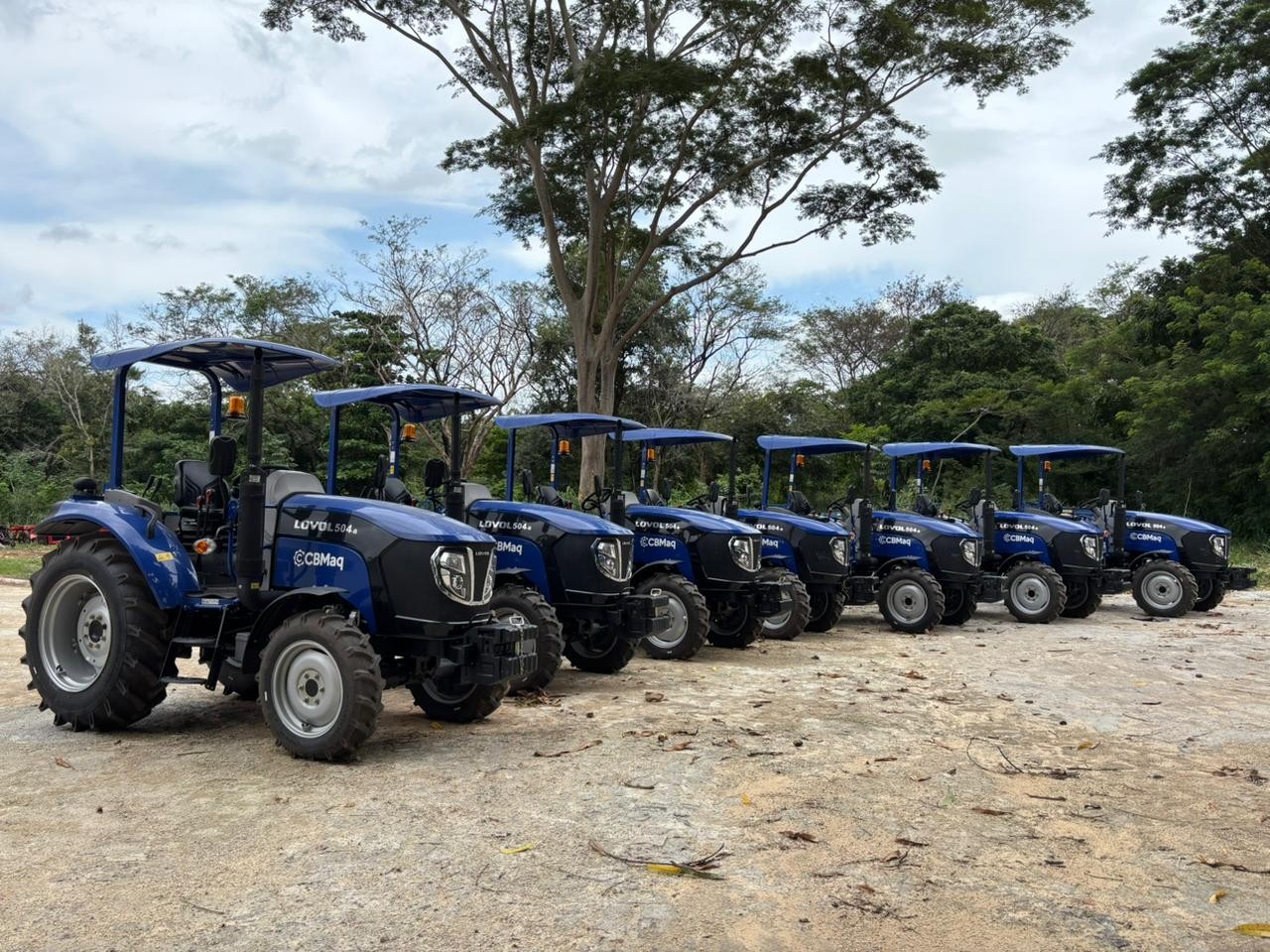Governo do Piauí entrega tratores para 13 municípios e beneficia 2,8 mil famílias