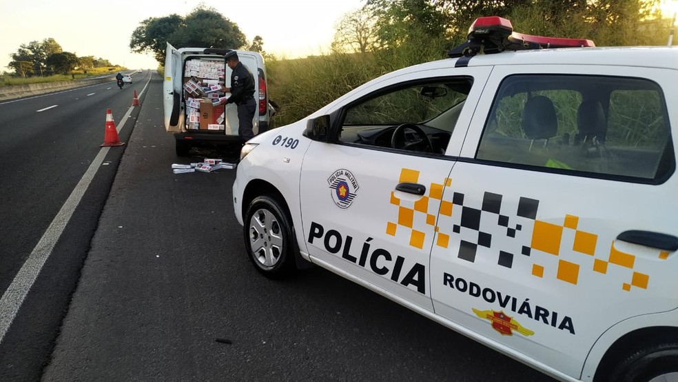20 mil maços de cigarros são apreendidos na Rodovia Assis Chateaubriand, em Presidente Prudente (SP) — Foto: Polícia Militar Rodoviária