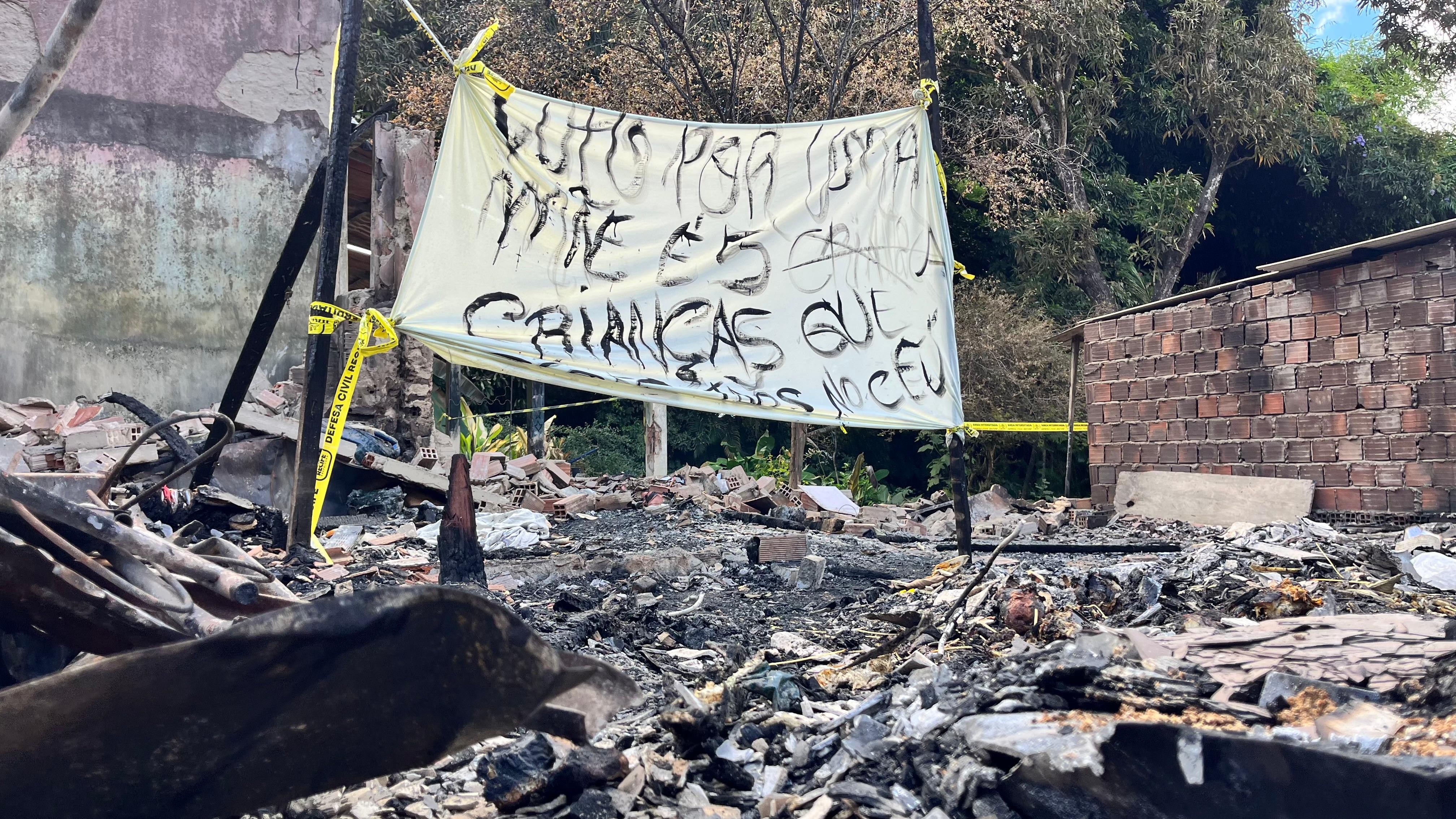 Vizinha relata pedidos de socorro antes de homem provocar incêndio que matou mulher e quatro filhos: 'Sempre foi um monstro'