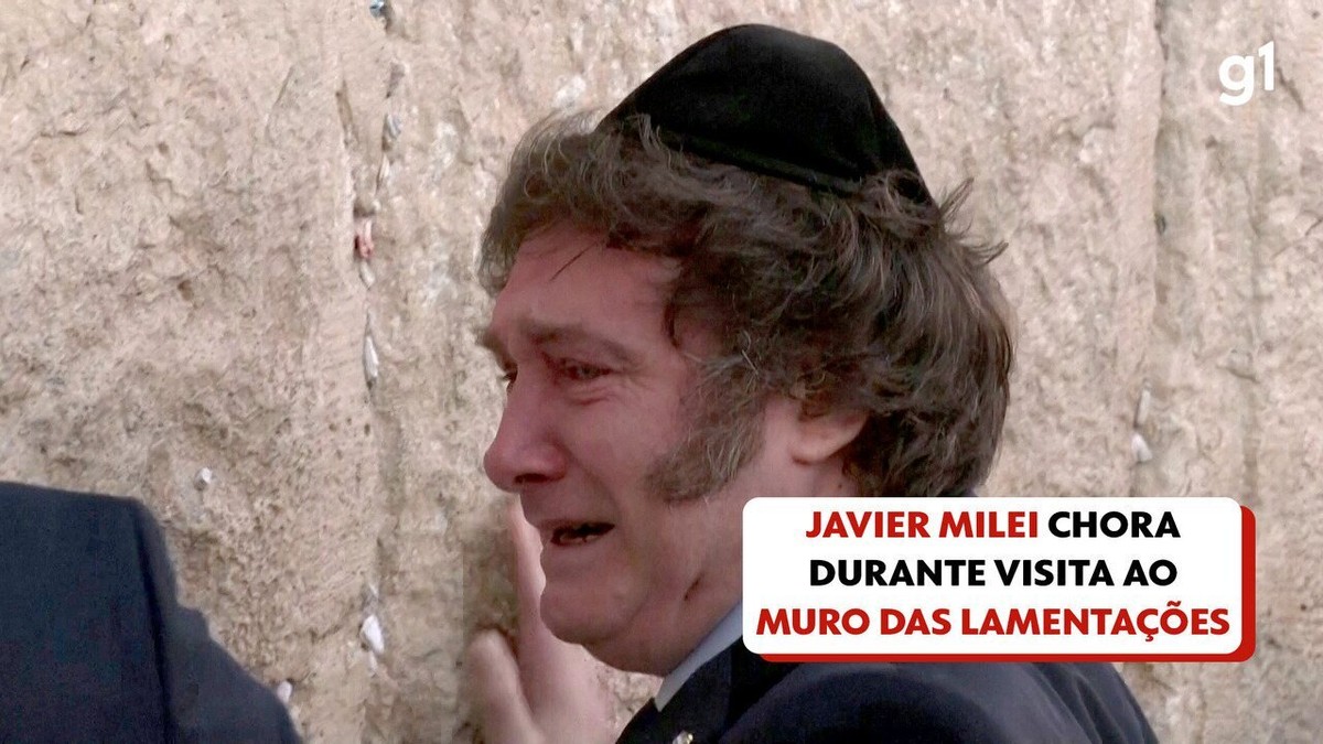 Javier Miley visita el Muro de las Lamentaciones, se conmueve y dice que establecerá embajada en Jerusalén  mundo