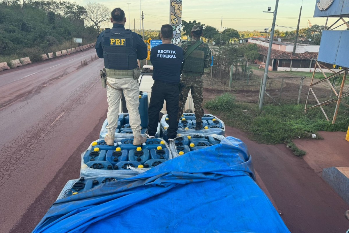 Receita federal apreende 21 toneladas de produto usado na fabricação de cocaína na fronteira com a Bolívia