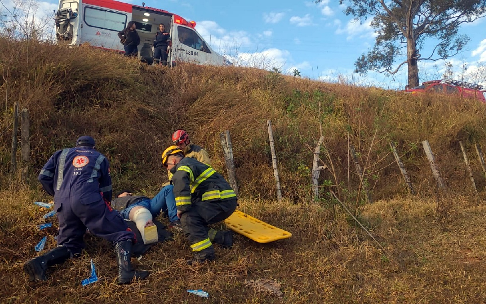 Motociclista cai de barraco na BR-460 e é encontrado nove horas depois do acidente, em São Lourenço, MG