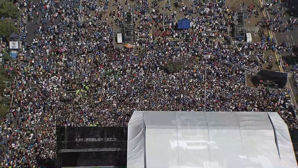 Público na Marcha para Jesus em São Paulo — Foto: TV Globo