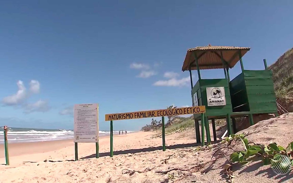 Praia de Massarandupi, nica destinada oficialmente  prtica de naturismo na Bahia  Foto: Imagem/TV Bahia