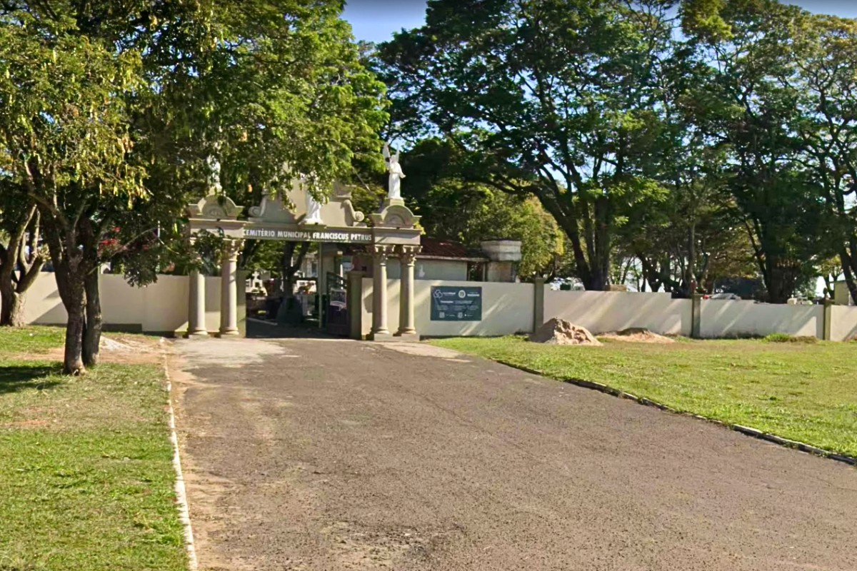 Corpo de jovem de 19 anos que morreu esfaqueado após intervir em briga de casal é sepultado no interior de SP
