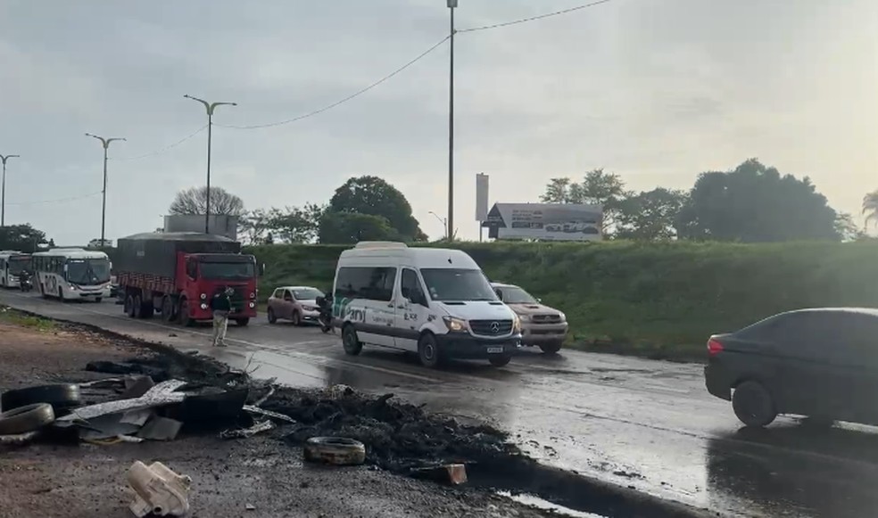 Trecho da BR-135, na Vila Funil, em São Luís, foi liberado após o protesto. — Foto: Reprodução/PRF-MA
