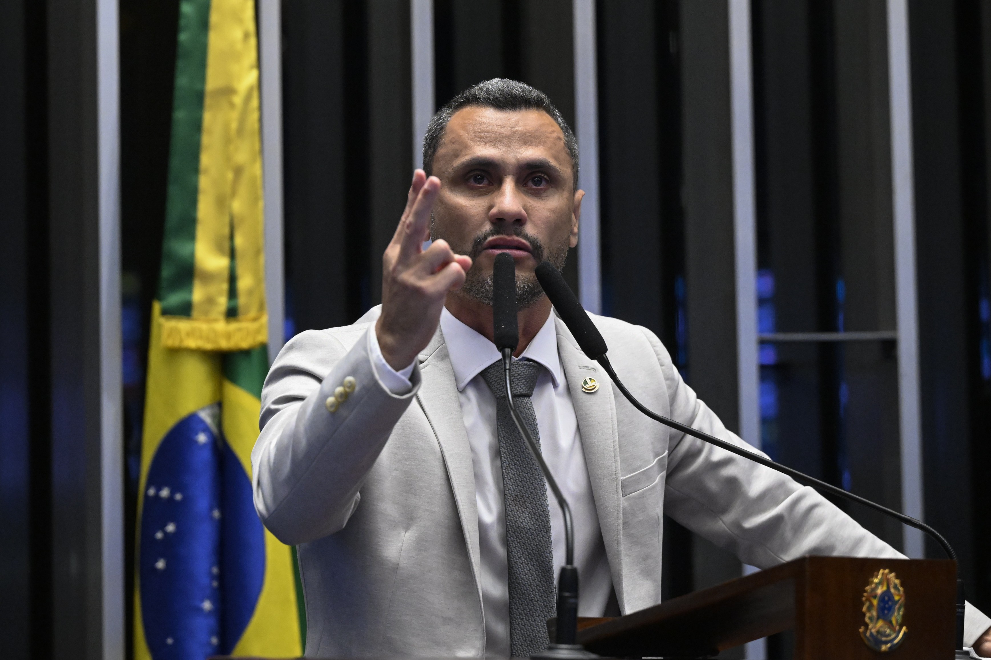 Cleitinho reage a projeto de Simões sobre redução do IPVA, diz que fará estudos e volta a criticar situação financeira de MG