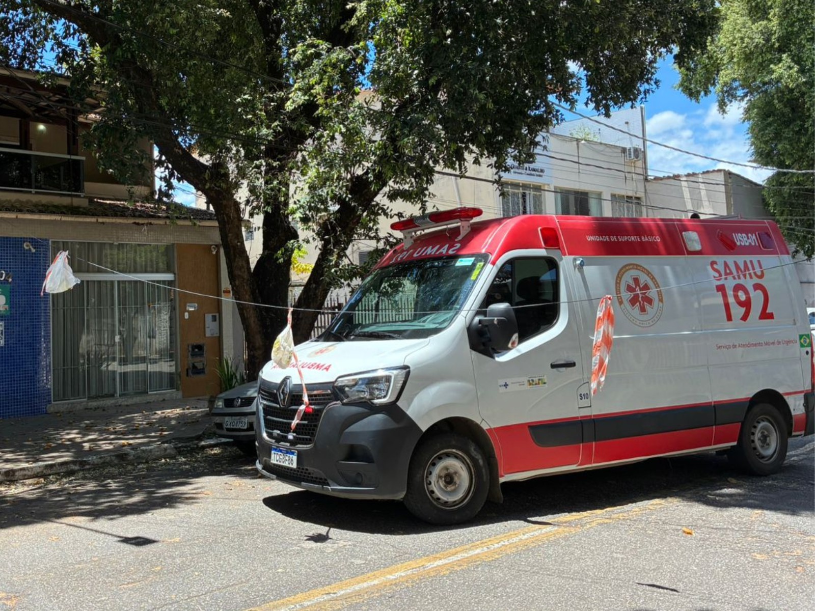 Motociclista é atingido no pescoço por fio solto em Governador Valadares
