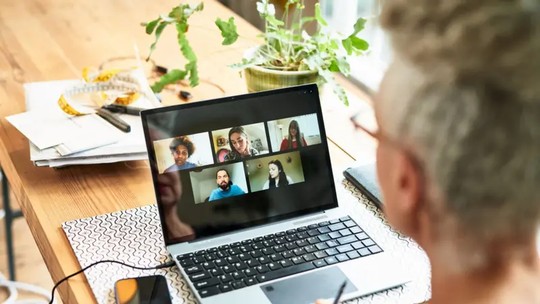 Cliques, tempo em reunião e monitoramento de tela ao vivo: os programas que vigiam funcionários em home office - A BBC News Brasil testou plataformas que prometem fazer o monitoramento de funcionários em regime de trabalho remoto