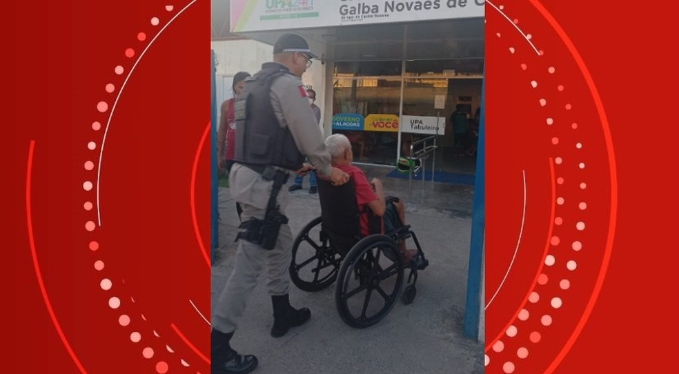 Idoso foi levado para atendimento em UPA do Tabuleiro — Foto: SSP