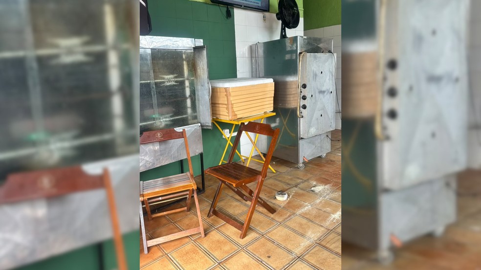 2 de 2
Dois funcion&aacute;rios de um restaurante ficaram feridos ap&oacute;s um acidente de trabalho em Ourinhos (SP). &mdash; Foto: Corpo de Bombeiros/Divulga&ccedil;&atilde;o