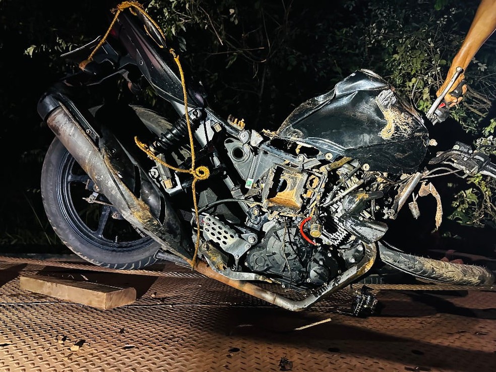 Homem morre após motocicleta colidir com caminhão na BR-226, em Grajaú — Foto: Divulgação/PRF