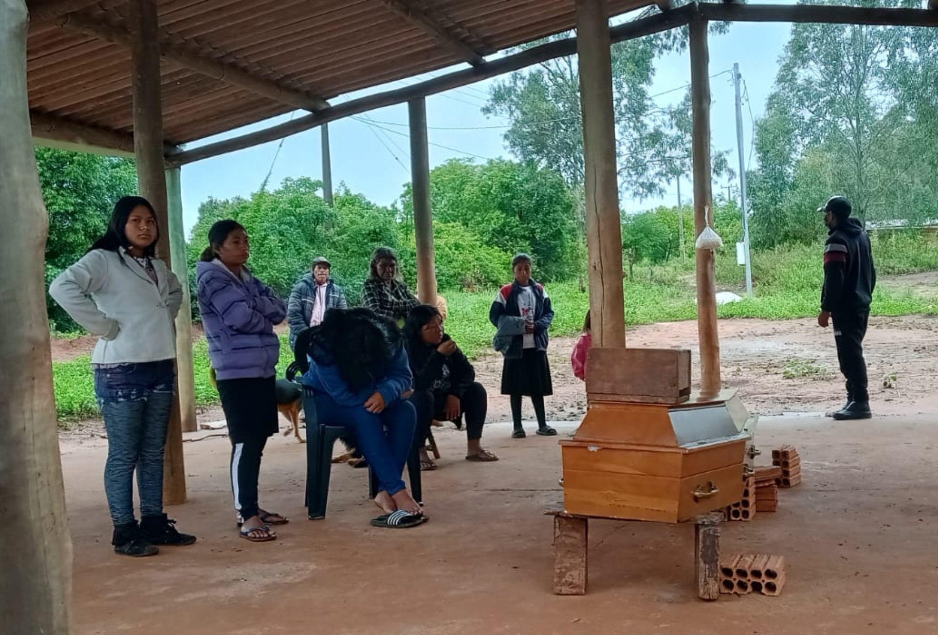 Indígena morto em ataque armado é velado em comunidade em MS