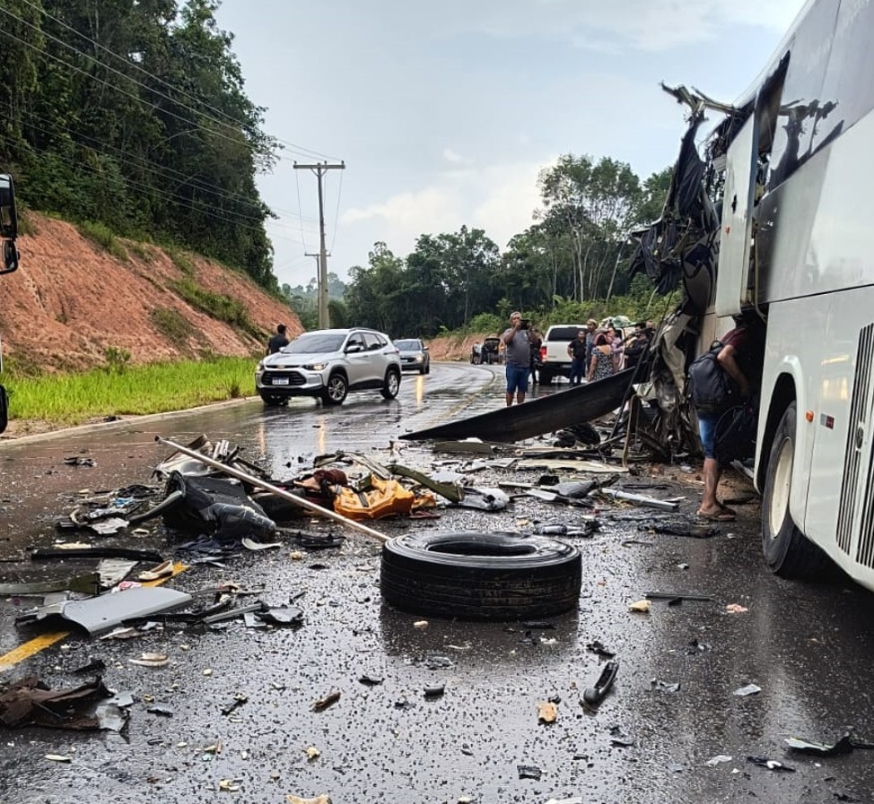 Criança vítima de acidente em rodovia viajava para passar festas de fim de ano com família em Manaus, diz amigo da família