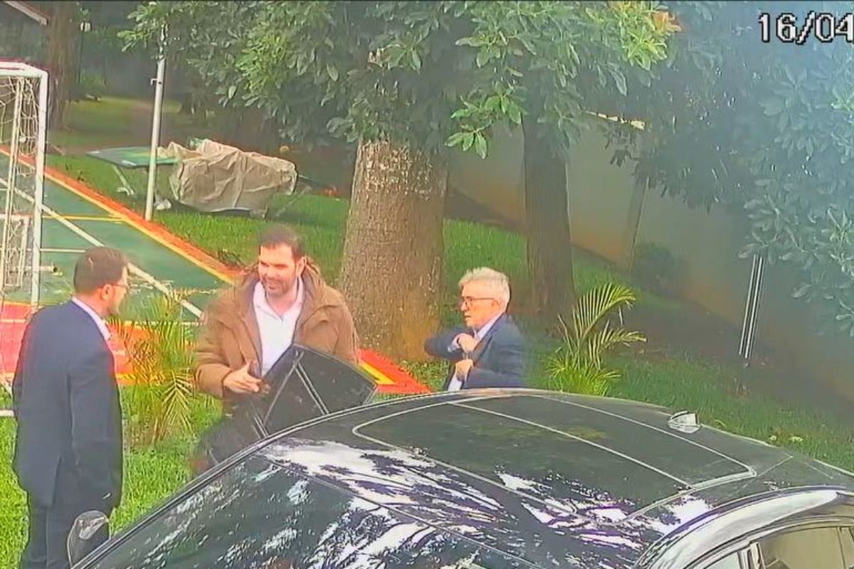 Prefeito de Fazenda Rio Grande foi flagrado recebendo propina pelo menos três vezes, diz Ministério Público
