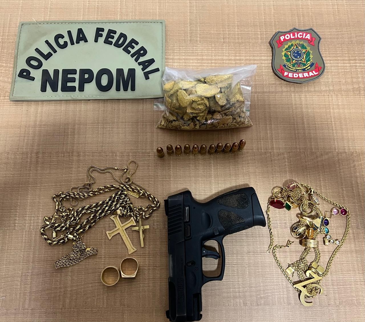 Homem é preso no AP com ouro e arma em operação da PF contra facção que atua em garimpos ilegais na Guiana Francesa