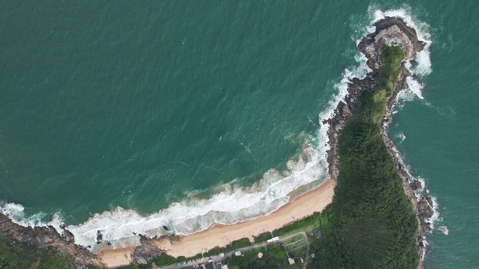 SC tem a 1ª e o maior número de praias de nudismo do Brasil; conheça localização e regras de uso