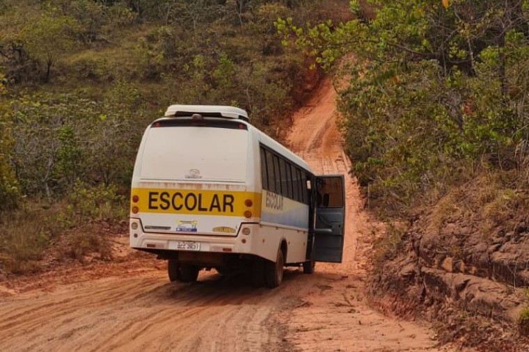 Justiça obriga regularização de transporte escolar após alunos ficarem 12 horas fora de casa em zona rural de MT