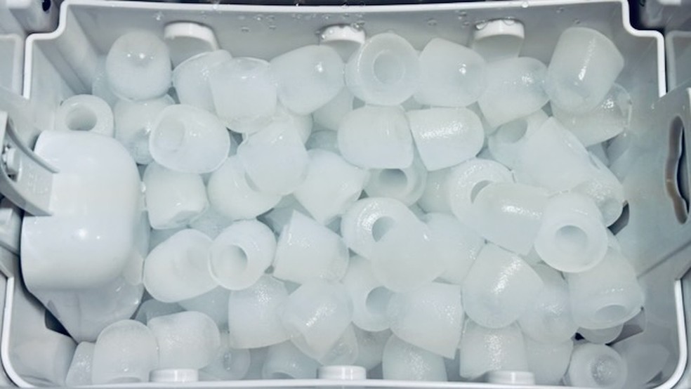 Gelo da EOS no formato pequeno — Foto: Henrique Martin/g1