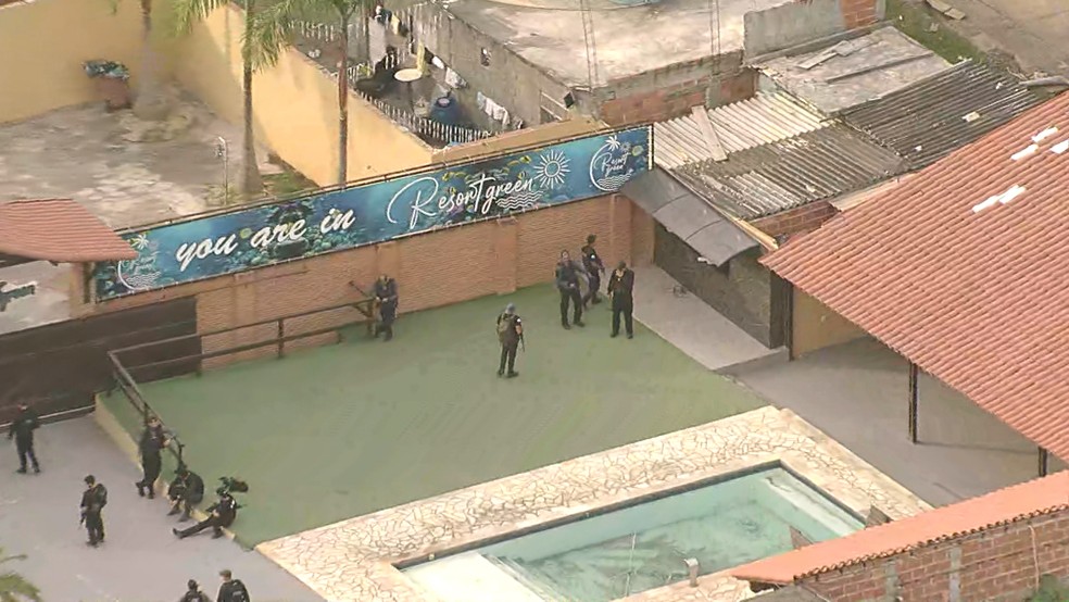 Resort do tráfico em Parada de Lucas — Foto: Reprodução/TV Globo