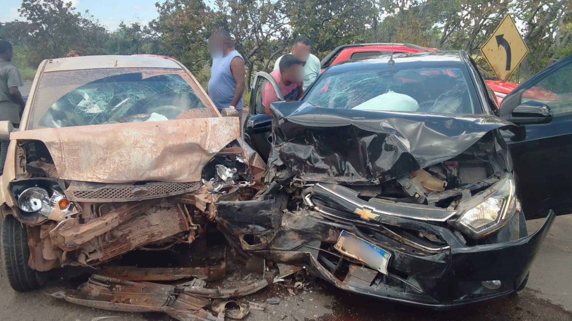 Colisão entre veículos deixa 5 feridos na rodovia AP-070, na zona rural de Macapá