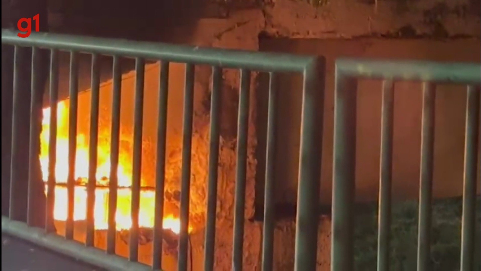 Briga entre pessoas em situação de rua termina com incêndio e três detidos em Montes Claros 