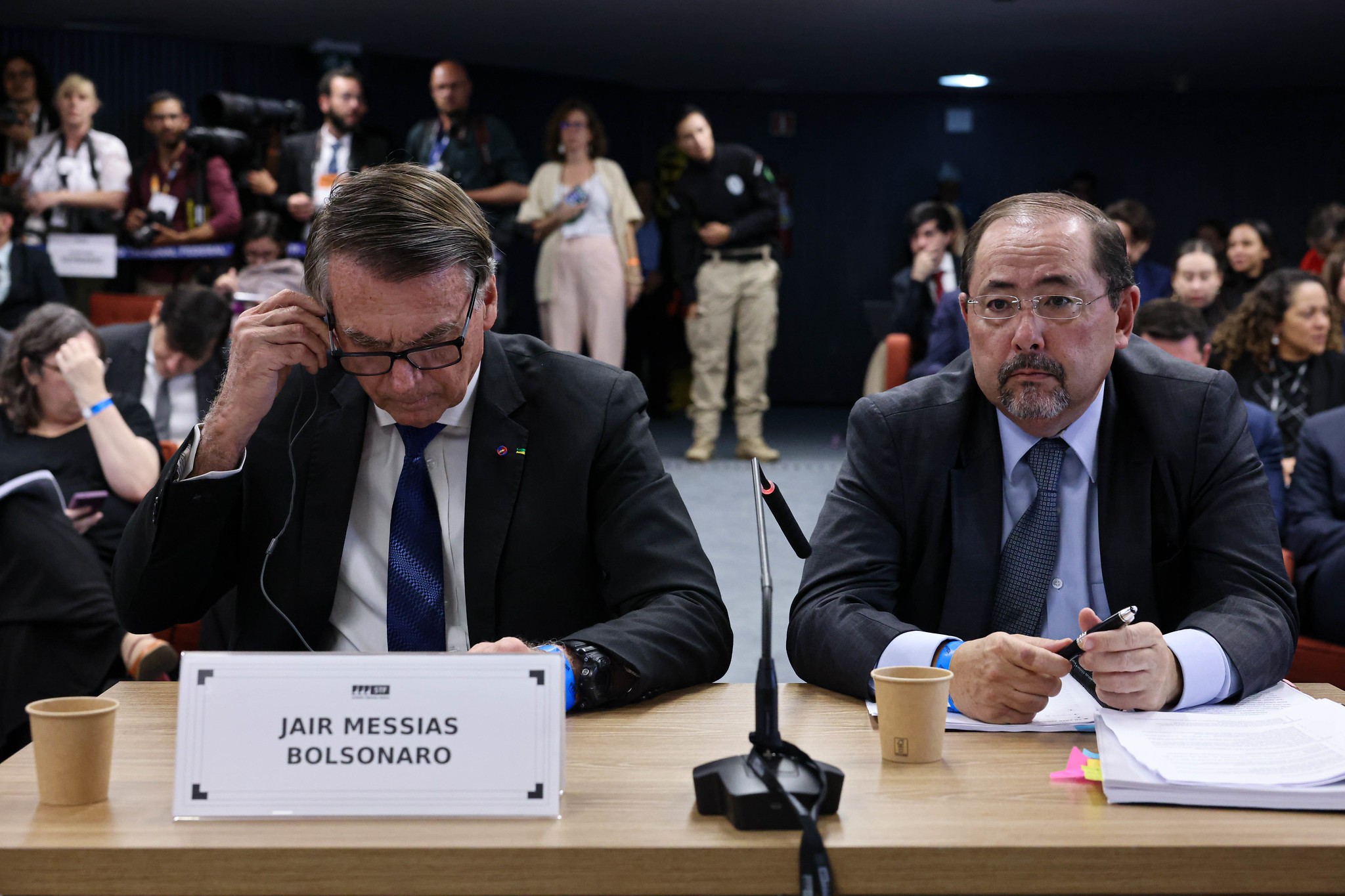 Cid chega ao STF para audiência sobre pena por tentativa de golpe; defesa quer extinção da punição