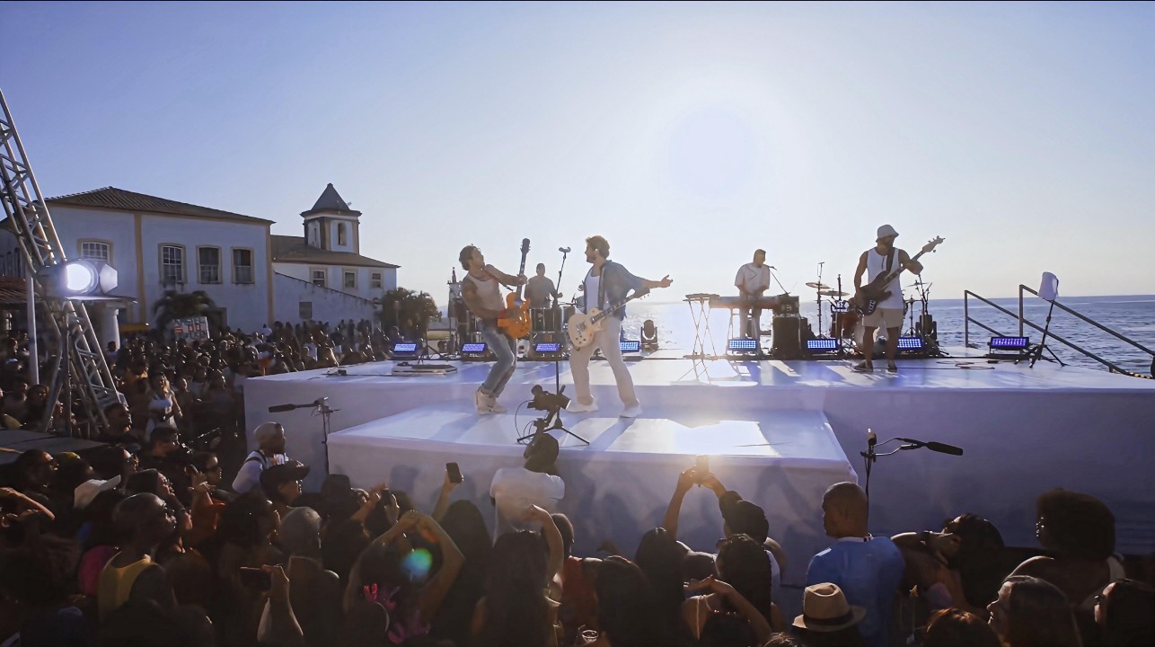 Banda Jammil abre temporada de verão com show gratuito na Ponta de Humaitá, em Salvador 