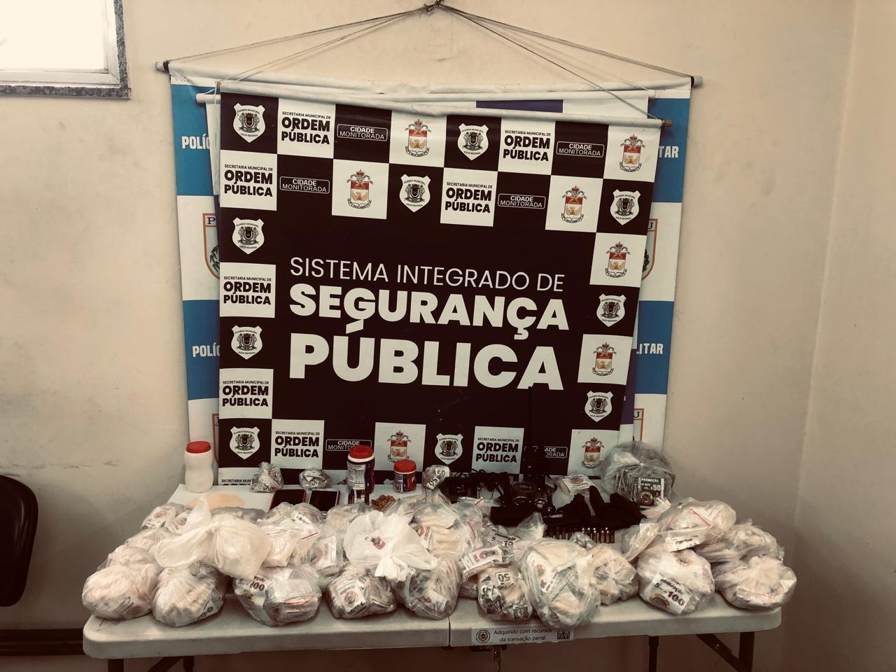 Drogas, armas e munições são apreendidas em Volta Redonda