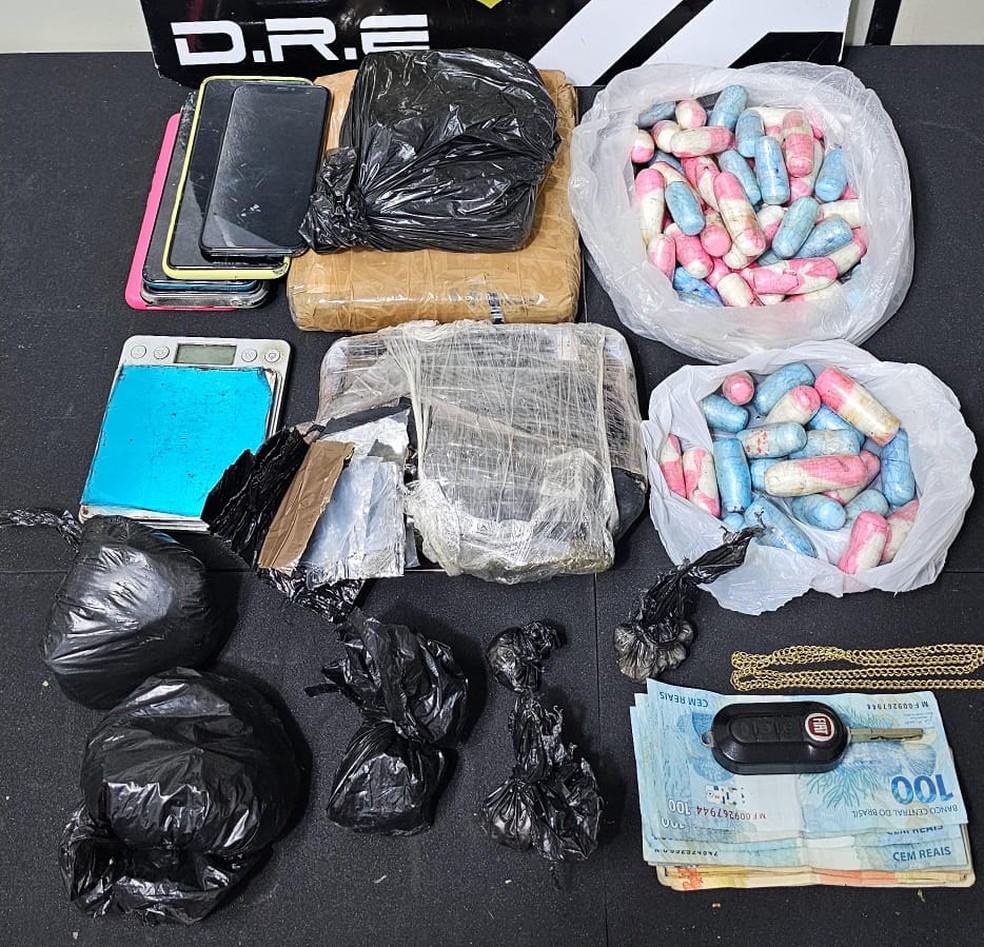 Polícia Civil encontrou cápsulas de cocaína e tablete de skunk