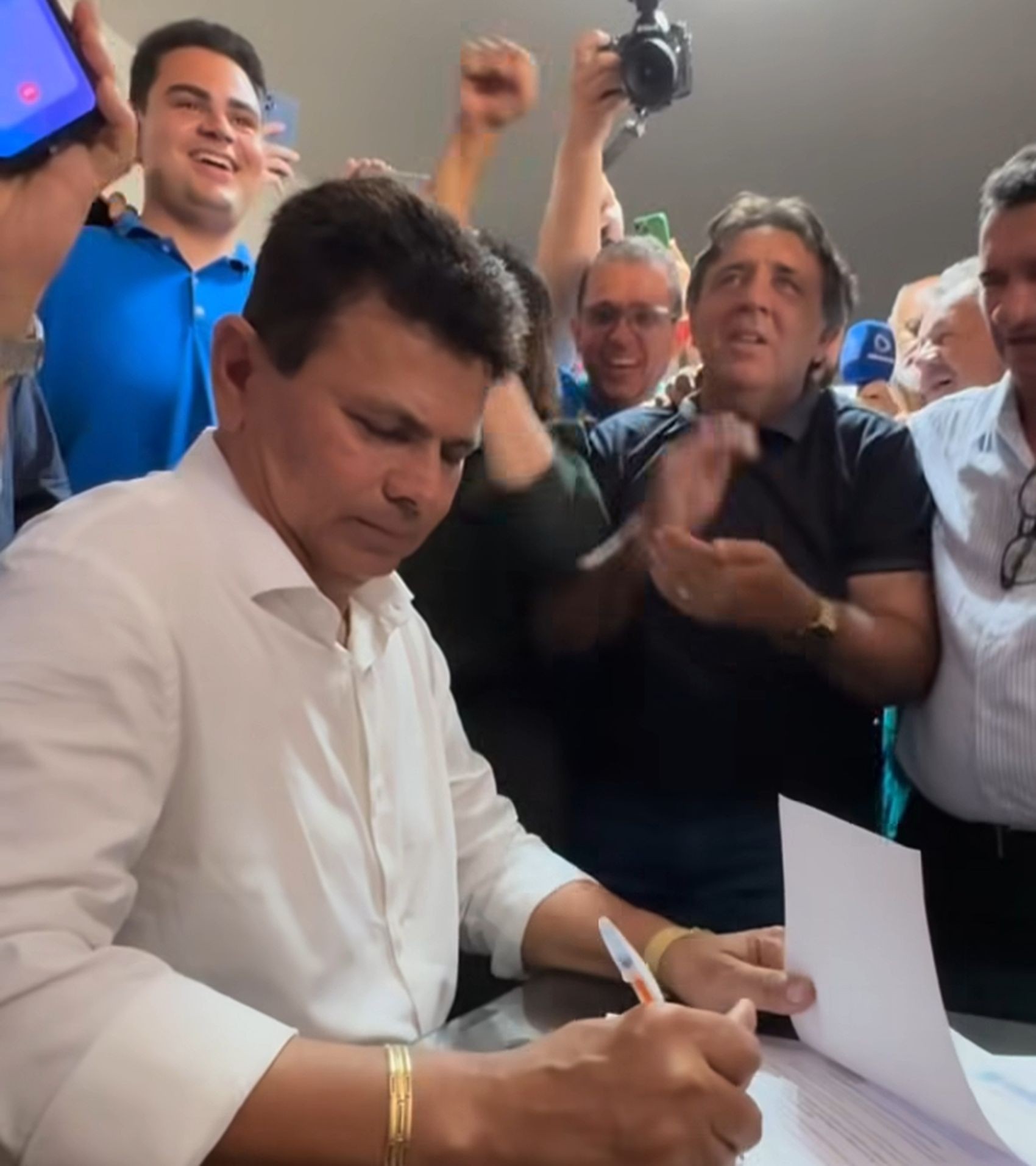Valmir de Francisquinho renuncia à prefeitura para disputar governo de Sergipe em 2026