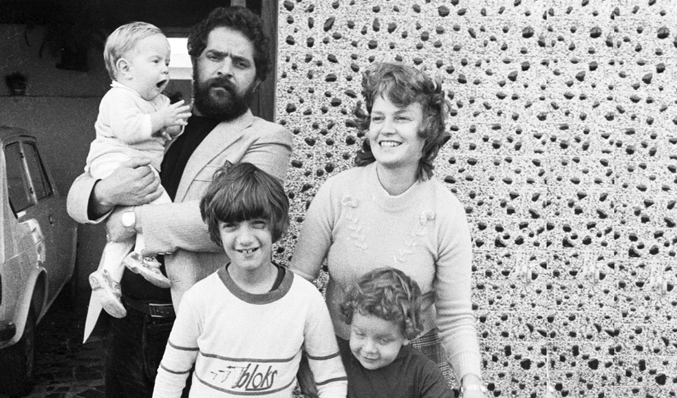 Lula e a 2ª esposa, Marisa Letícia, com os filhos Fábio Luiz, Sandro Luiz e Luiz Cláudio. — Foto: Instituto Lula