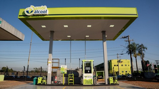 Ações da Ambipar desabam 10% com incertezas após mudança de CFO e emissão bilionária de debêntures - Por volta de 12h50, as ações da companhia caíam 9,96%, a R$ 10,94, tendo chegado a R$10,90 na mínima. Na terça-feira, os papéis já tinham fechado em queda de 13,83%.