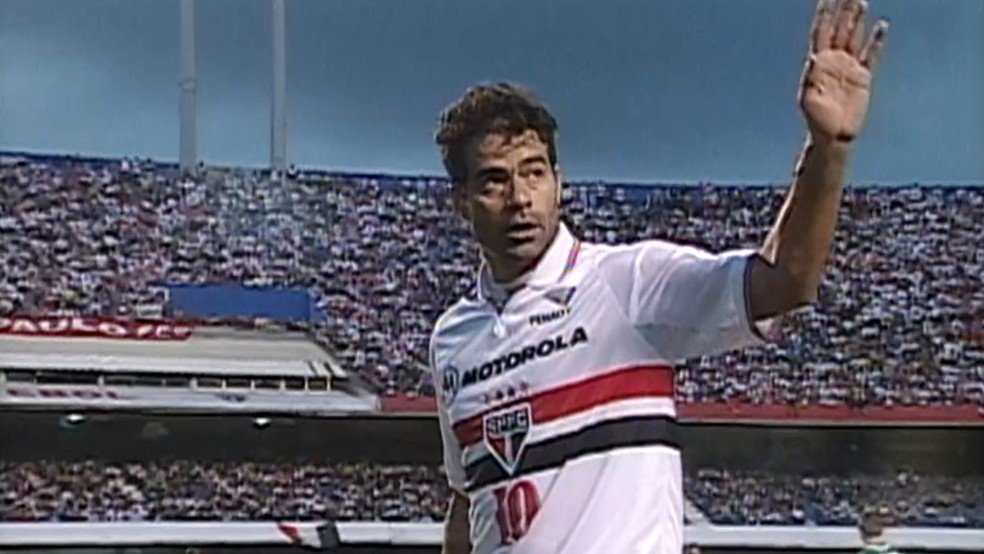 Raí é ídolo do São Paulo após vestir a camisa do clube por quase 10 anos, em duas passagens pelo clube — Foto: Acervo TV Globo