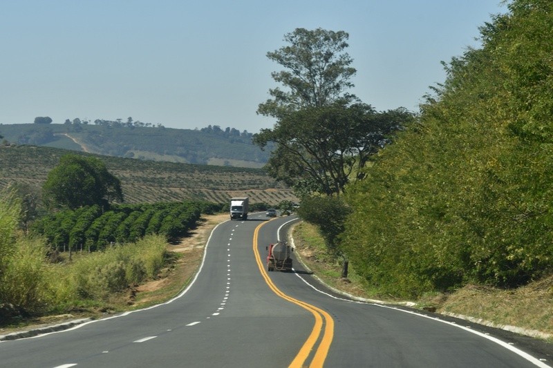 Obras de reforço na sinalização interditam faixa da MGC-491, entre Varginha e Três Corações, no feriado prolongado