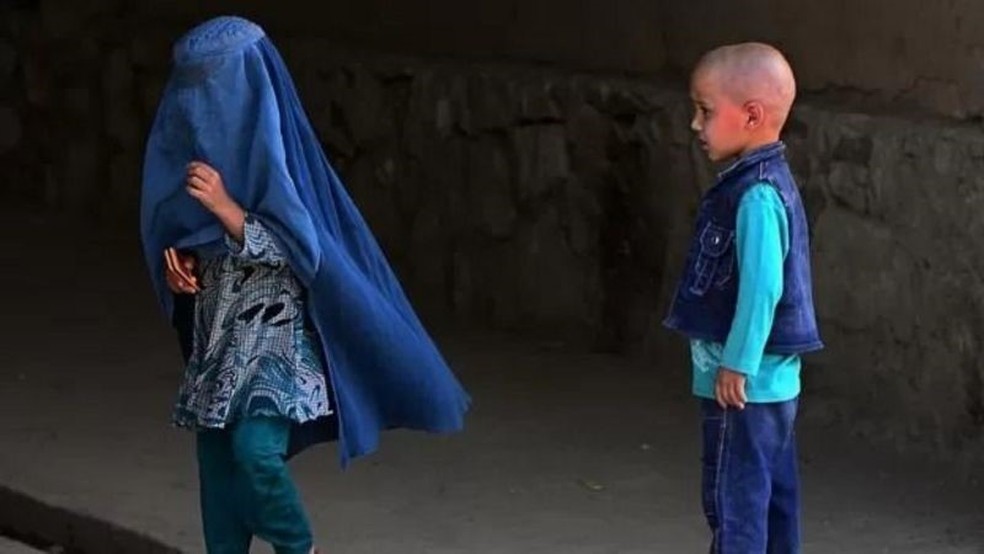 As diferenças entre a vida de um menino e de uma menina no Afeganistão são muitas vezes abismais — Foto: GETTY IMAGES