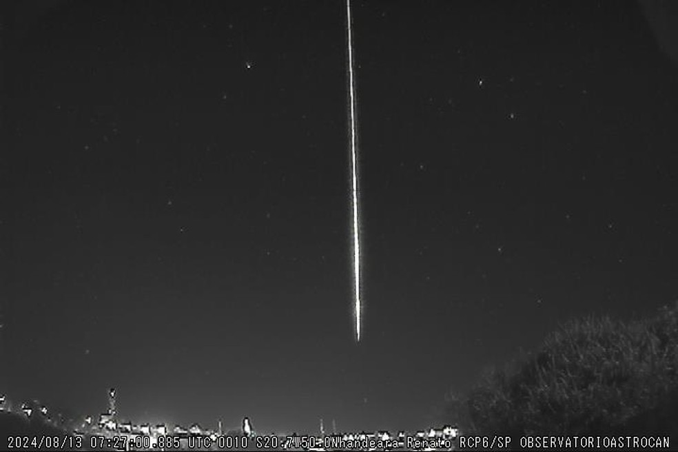 Chuva de meteoros Perseidas foi registrada em Nhandeara (SP) — Foto: Renato Poltronieri/Arquivo pessoal