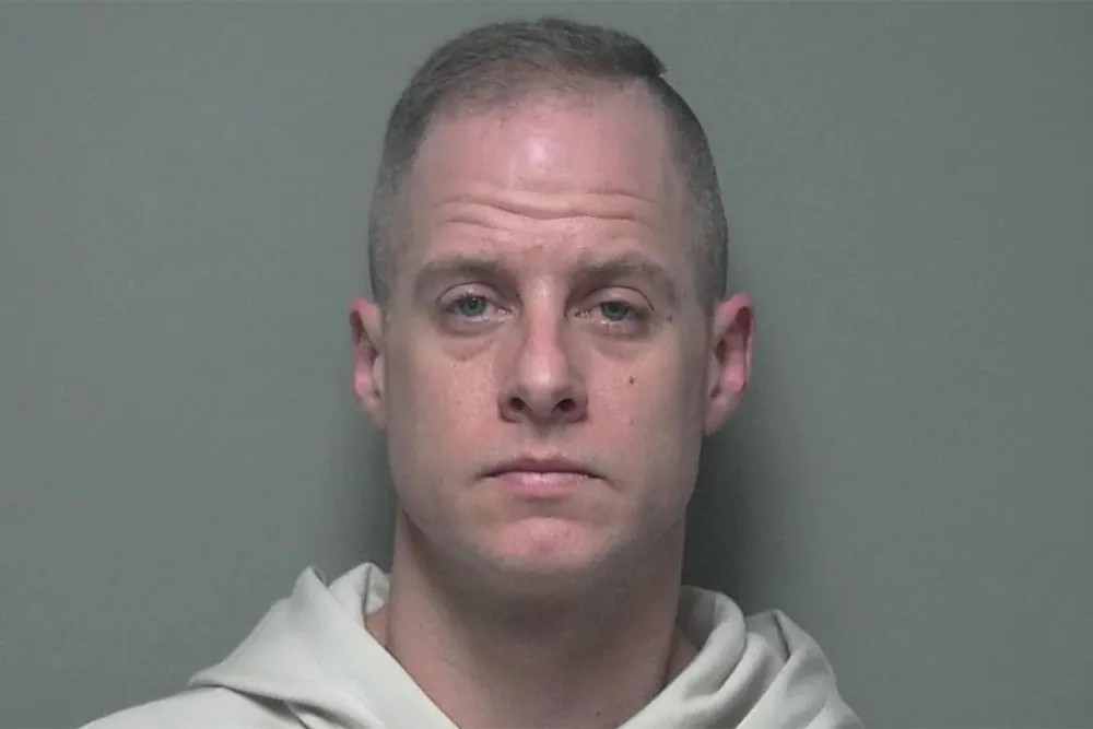 Ex-participante do 'American Idol' é preso suspeito de matar a esposa nos EUA; polícia diz que ele forjou invasão